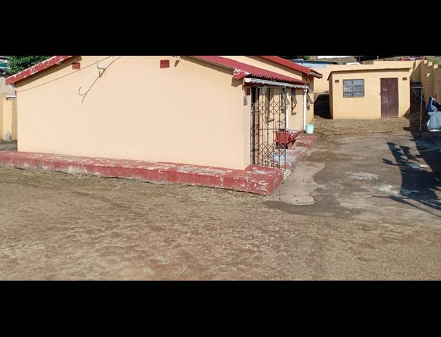 4 BEDROOM HOUSE FOR SALE IN UMLAZI L
